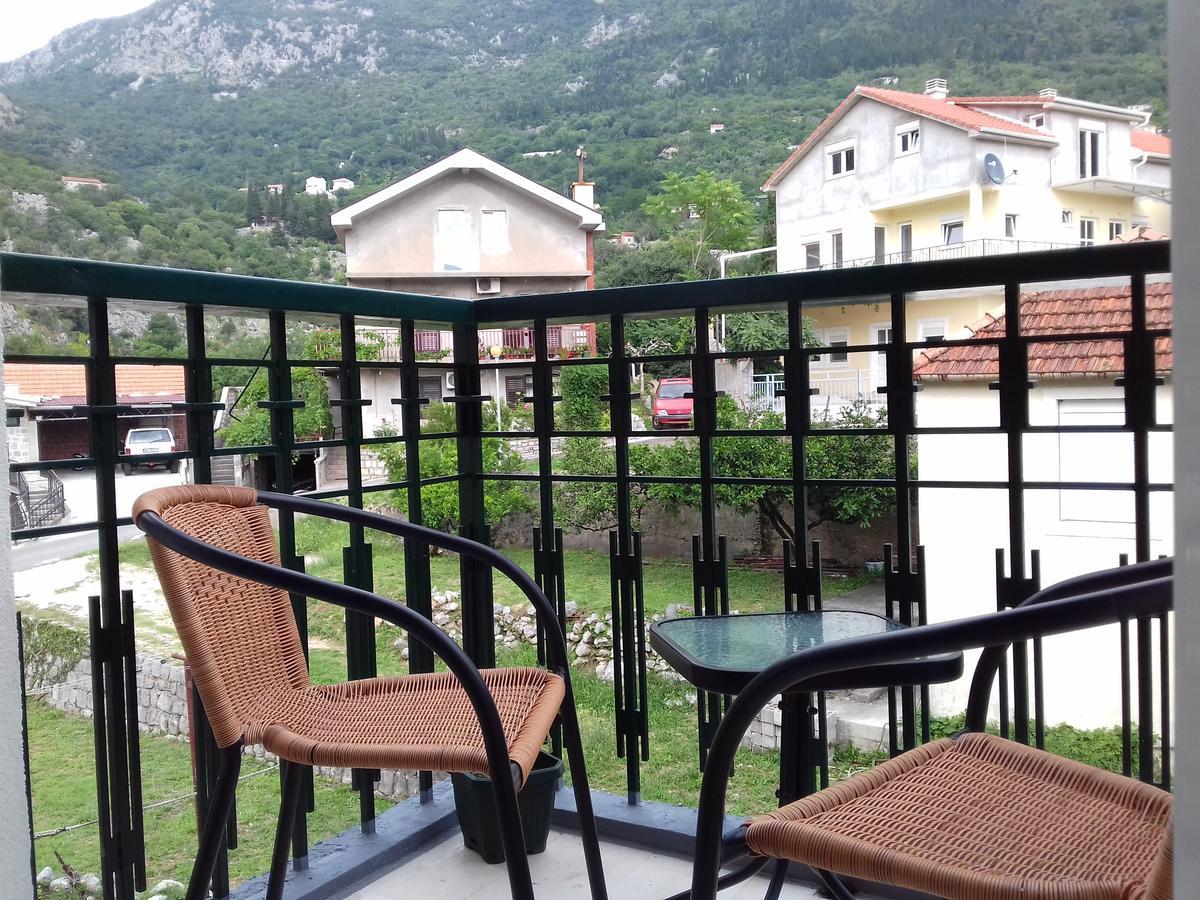Apartmani Mozaici Risan Exterior foto